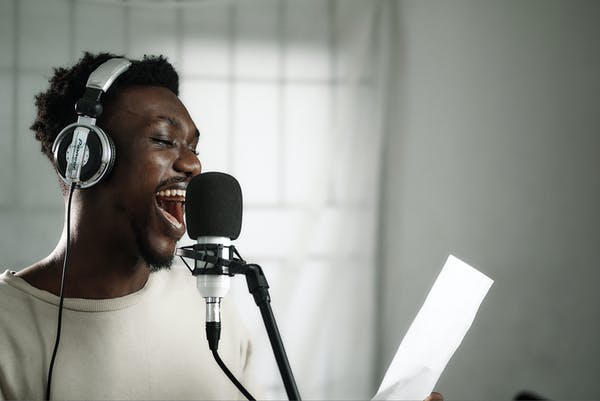 8 Best Human-Like Voice-Over Software for Youtube